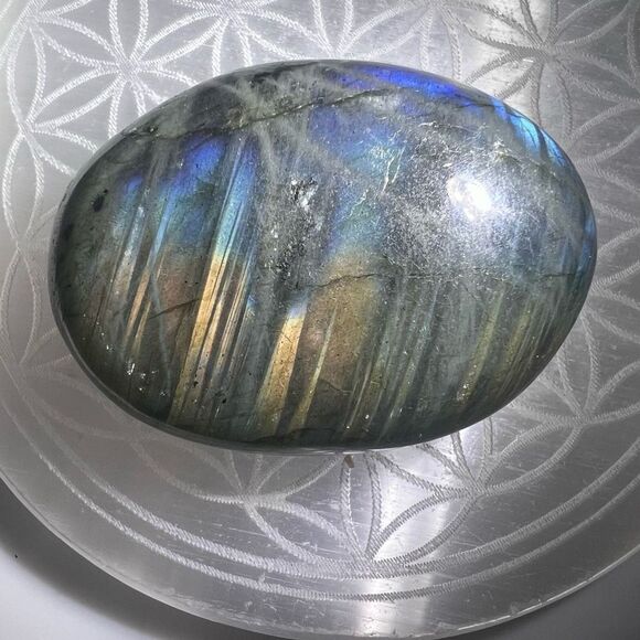 Labradorite Crystal Meditation Palm Stone - Picture 4 of 10